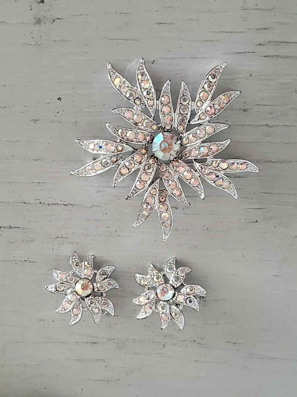 Vintage Sarah Coventry Aurora Blaze Brooch and Earring Set